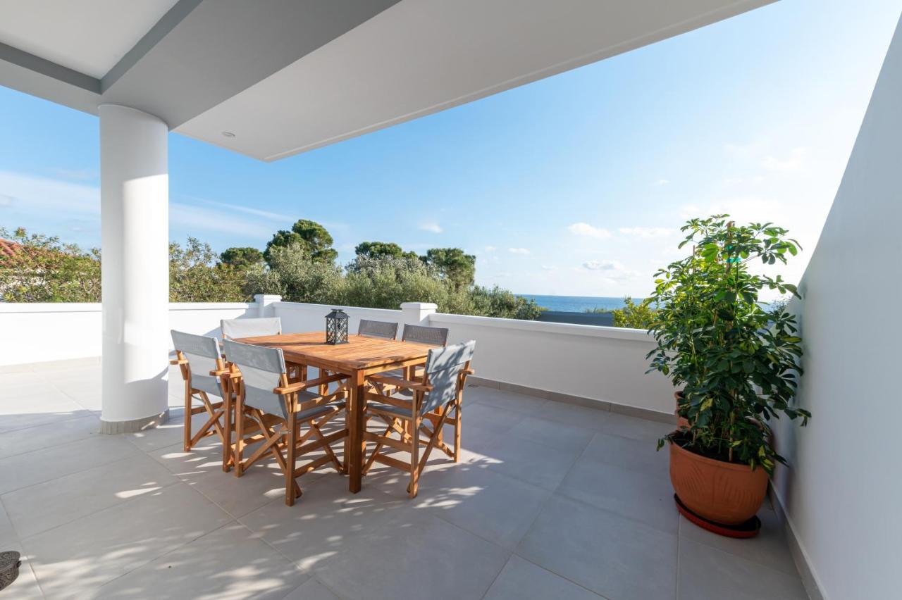 Rizes Seaside Homes Vromonérion Exterior photo