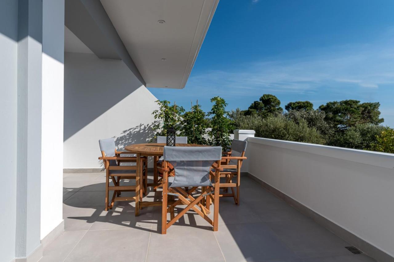 Rizes Seaside Homes Vromonérion Exterior photo