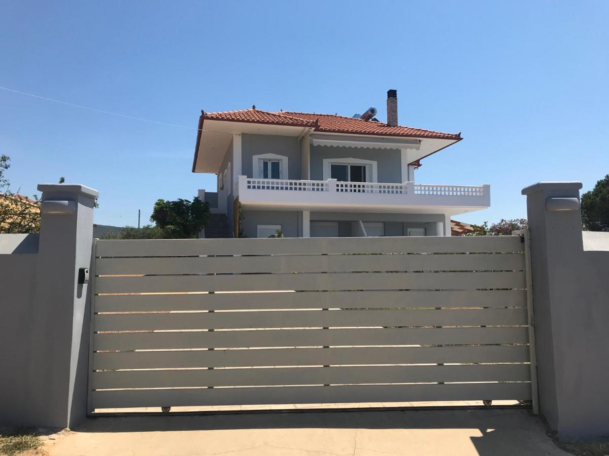 Rizes Seaside Homes Vromonérion Exterior photo