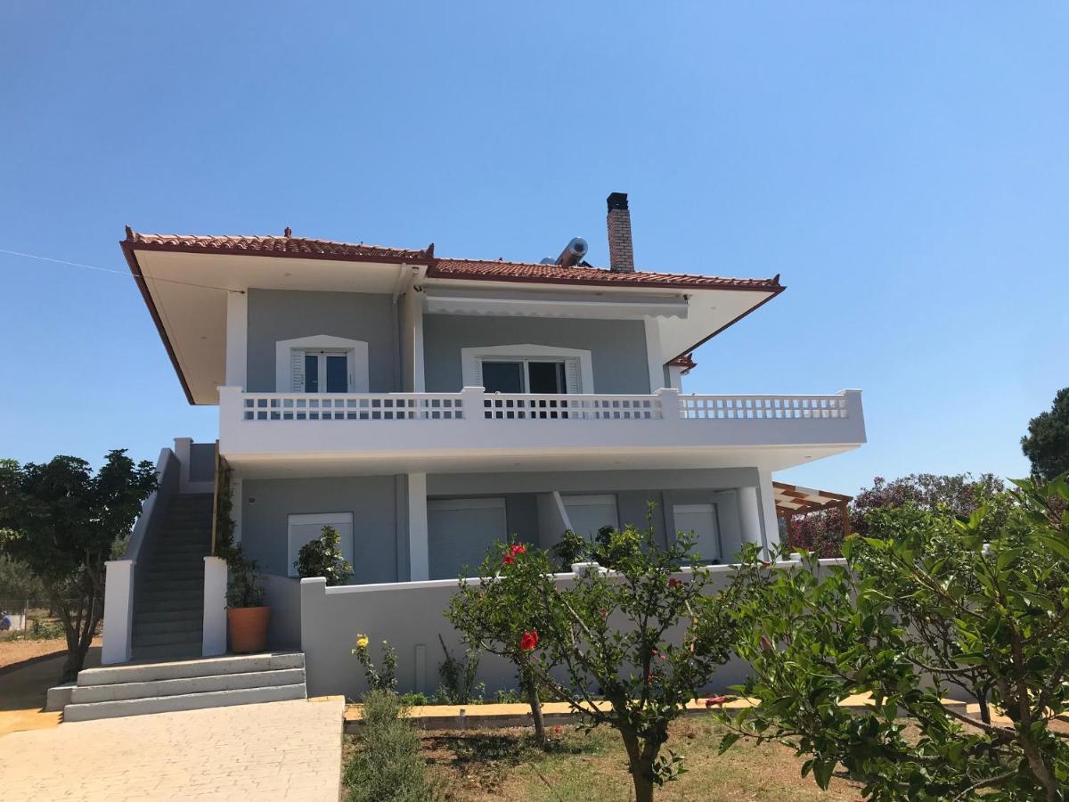 Rizes Seaside Homes Vromonérion Exterior photo